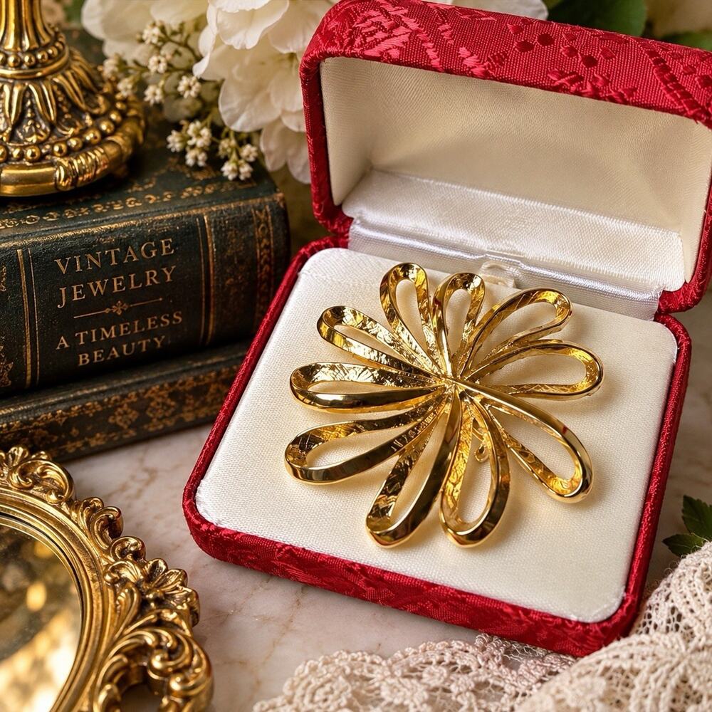 Vintage Gold Tone Flower Brooch Dimensional Loop Petal Modernist Pin 2.5”